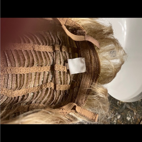 Synthetic wig - Picture 5 of 5
